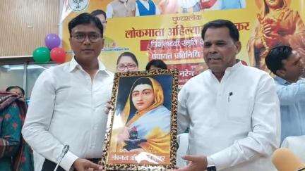 मैनपुरी: मैनपुरी में अहिल्याबाई होल्कर त्रिशताब्दी स्मृति अभियान पंचायत प्रतिनिधि सम्मेलन का आयोजन, प्रभारी मंत्री रहे मौजूद