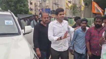 తాడిపత్రి: టీడీపీ వ్యవస్థాపకుడు ఎన్టీ రామారావు విగ్రహానికి పూలమాలలు వేసి నివాళులర్పించిన తాడిపత్రి ఎమ్మెల్యే జేసీ అస్మిత్ రెడ్డి