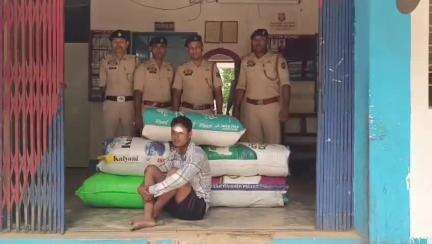 মোহনপুর: ওএনজিসি এলাকায় গাঁজা সমেত ১ অভিযুক্তকে গ্রেফতার করল আমতলী থানার পুলিশ