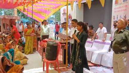 गरखा: जिलाधिकारी अमन समीर सरगट्टी गाँव में महिला संवाद कार्यक्रम में शामिल हुए