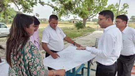 छपरा: अलोनी गांव में नए मंडल कारागार के निर्माण के लिए डीएम ने किया निरीक्षण