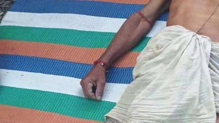 হবিবপুর: দাল্লা এলাকায় এক বৃদ্ধর ঝুলন্ত মৃতদেহ উদ্ধার, ময়না তদন্তের জন্য মর্গে পাঠালো পুলিশ