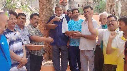 अलवर कृष्ण कुंड पर परिंदे लगाओ पक्षी बचाओ अभियान जारी-- हिमांशु शर्मा