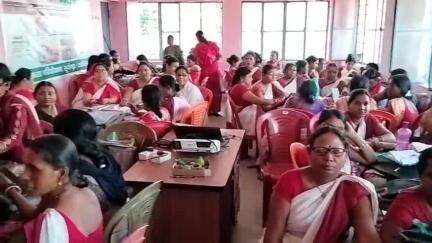 सूरजगढ़: सूरजगढ़ा ICDS कार्यालय में 'पोषण भी, पढ़ाई भी' के अंतर्गत सेविकाओं को दिया गया प्रशिक्षण