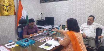 बागपत: 1 जून को जनता वैदिक इंटर कॉलेज के चुनाव की तैयारी को लेकर ADM से मिली चुनाव अधिकारी सरिता सरोज