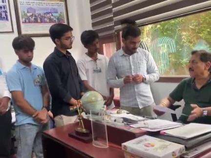 सुंदर नगर: एनएसयूआई ने सोहन लाल ठाकुर से मिलकर एसपीयू के सुंदरनगर कैंपस के लिए वैकल्पिक बिल्डिंग की व्यवस्था करने की मांग की