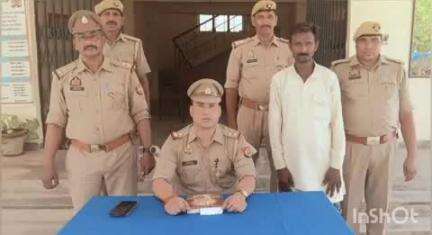 रॉबर्ट्सगंज: रामपुर बरकोनिया पुलिस ने गैंगस्टर एक्ट में फरार चल रहे एक आरोपी को किया गिरफ्तार