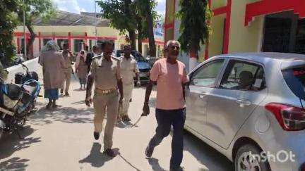 मधेपुरा: सदर थाना चौक के सामने से SC-ST एक्ट के मामले में फरार चल रहे आरोपी को पुलिस ने किया गिरफ्तार