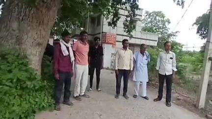 बदायूं: लहरा गांव में बुजुर्ग ने बरामदे में लोहे की पाइप पर फांसी का फंदा लगाकर की आत्महत्या