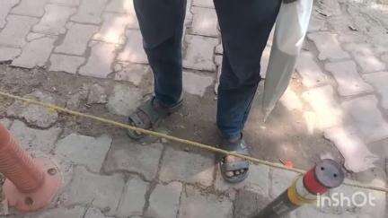 एटा: बाइक खड़ी करने और मारपीट के मामले में आरोपी दे रहे धमकी, वरिष्ठ पुलिस अधीक्षक कार्यालय पहुंचा पीड़ित