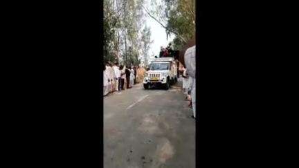 कैथल: जम्मू कश्मीर में गांव करोड़ा का जवान हुआ शहीद, गांव में राजकीय सम्मान के साथ दी गई अंतिम विदाई