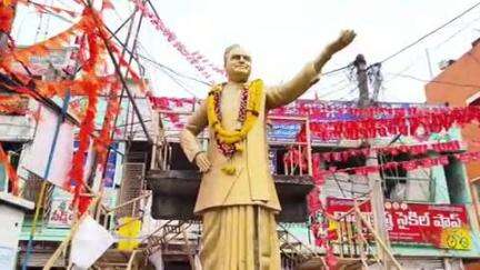 మార్కాపురం: దోర్నాల బస్టాండ్ సెంటర్లో స్వర్గీయ నందమూరి తారక రామారావు జయంతి వేడుకలు నిర్వహించిన టిడిపి నాయకులు