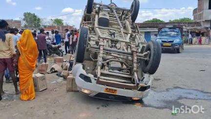 पांडू: बिश्रामपुर मोड़ के पास पिकअप वैन पलटी, चालक बाल-बाल बचा