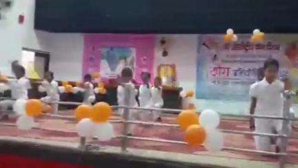 शाहजहांपुर: बेसिक शिक्षा विभाग ने गन्ना शोध परिषद में योग प्रतियोगिता का आयोजन किया