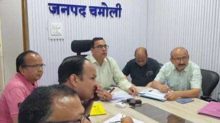 चमोली: मुख्य विकास अधिकारी डाॅ0 अभिषेक त्रिपाठी ने स्प्रिंग एंड रिवर रिजुविनेशन ऑटोरिटी सारा के तहत अधिकारियों के साथ बैठक की