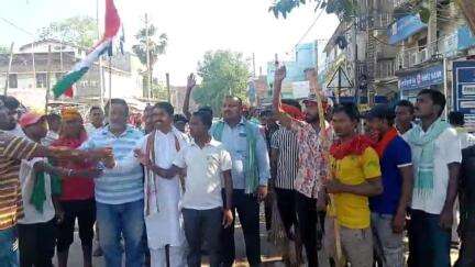 अमरपुर: अमरपुर नगर पंचायत में सफाई मजदूरों की हड़ताल खत्म, सफाई कार्य शुरू, मुंशी ने कार्य बाधित करने का किया प्रयास