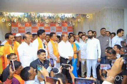 इगतपुरी: माजी आमदार निर्मलाताई गावित यांचा ठाणे येथे उपमुख्यमंत्री एकनाथ शिंदे यांच्या प्रमुख उपस्थितीत शिवसेना शिंदे गटात प्रवेश