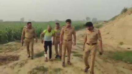 बड़ौत: गांगनौली टीकरी मार्ग पर पुलिस मुठभेड़ के बाद असारा निवासी लूट का आरोपी घायलावस्था में गिरफ्तार, तमंचा, बाइक व नगदी बरामद