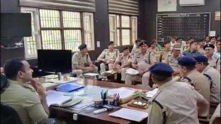 चरखी दादरी: चरखीदादरी: SP अर्शवर्मा ने DSP व थाना प्रबंधकों के साथ की अपराध समीक्षा बैठक, दिए दिशा-निर्देश