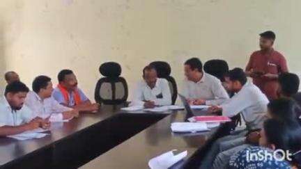 लातेहार: प्रखंड कार्यालय में KYC डेटा पर हुई बैठक, प्रखंड प्रमुख ने की अध्यक्षता