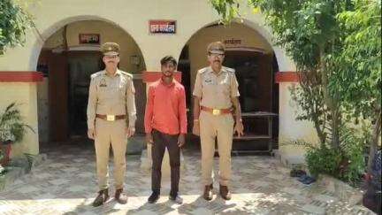 तिलहर: कटरा पुलिस ने दुष्कर्म के मामले में फरार अभियुक्त को फीलनगर मोड़ के पास से किया गिरफ्तार, भेजा जेल
