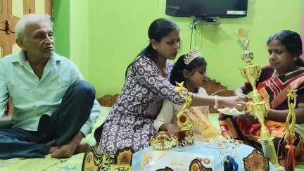 বিনপুর ২: কুইন অফ হার্টস ,কিংস অফ হার্টস প্রতিযোগিতায় প্রিন্সেস ওফ বেঙ্গল কুইন শিরোপা পেল ভুলাভেদার আট বছরের অরিষ্ঠা হালদার