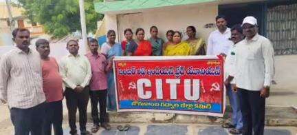 గద్వాల్: జిల్లాలో కార్మికులకు ఏడు నెలలు పెండింగ్లో ఉన్న జీతాలను వెంటనే విడుదల చేయాలి: సిఐటియు నాయకులు డిమాండ్