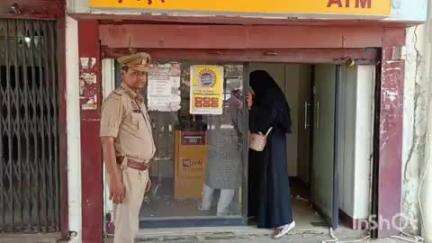 बलरामपुर: जिले की पुलिस ने सुरक्षा की दृष्टि से बैंकों में चलाया विशेष चेकिंग अभियान