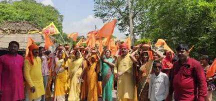 लंभुआ: श्री राम कथा से पूर्व लंभुआ के शाहगढ़ बाजार से धोपाप धाम के लिए निकाली गई भव्य शोभायात्रा