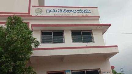 శింగనమల: బుక్కరాయసముద్రం మండల కేంద్రంలో సచివాలయం-4 వద్ద అధికారులు ఎవరూ లేకపోవడంతో ఇబ్బందులు పడుతున్నామని రైతులు ఆవేదన #localissue