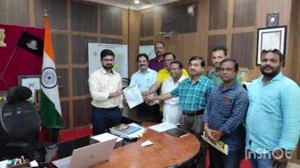 ମାଲକାନଗିରି: ଏମୟୁଜେ ସଂଘ ପକ୍ଷରୁ ସାମ୍ବାଦିକଙ୍କୁ ଆକ୍ରମଣ ଘଟଣାକୁ ବିରୋଧ ସହ ସୁରକ୍ଷା ଆଇନ ଦାବିରେ ଜିଲ୍ଲାପାଳଙ୍କ କାର୍ଯ୍ୟାଳୟରେ ଦାବିପତ୍ର ପ୍ରଦାନ