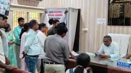 नारायणपुर: CR प्रक्रिया में भेदभाव का आरोप, NHM संविदा कर्मचारी संघ ने दी आंदोलन की चेतावनी; CMO को जिला कार्यालय में सौंपा ज्ञापन