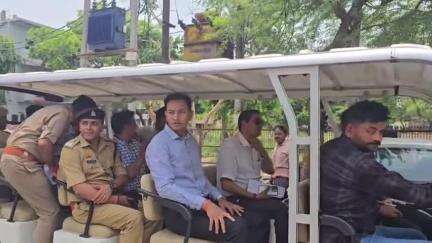 मथुरा: DM और SSP ने शहर का निरीक्षण कर श्री कृष्ण जन्म स्थान की सुरक्षा की समीक्षा की