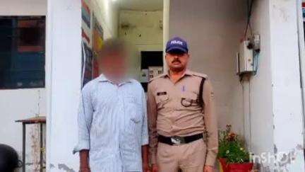 धौलछीना: बाड़ेछीना तिराहे से शराब की अवैध तस्करी कर रहे एक व्यक्ति को धौलछीना पुलिस ने किया गिरफ्तार, 56 पाउच शराब बरामद