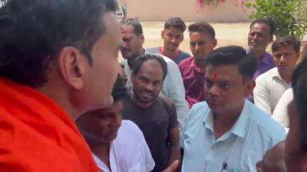 हिण्डौन: शहर के मिस्त्री मार्केट में विद्युत समस्या से परेशान व्यापारियों का फूटा गुस्सा, अभियंता कार्यालय पर किया विरोध प्रदर्शन