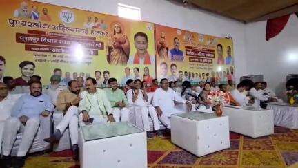 पूरनपुर: नगर के बैंक्विट हॉल से ऑपरेशन सिंदूर की सफलता पर विधायक और जिलापंचायत अध्यक्ष पति ने निकाली तिरंगा यात्रा