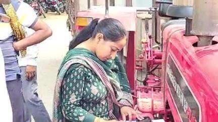 महेंद्रगढ़: खनन विभाग और पुलिस ने नांगल सिरोही के पास अवैध बजरी से भरी पांच ट्रैक्टर ट्रॉलियाँ ज़ब्त कीं
