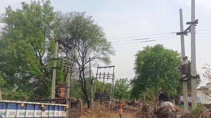 मनोहरथाना: खेरेडिया में पुराने विघुत लाइन के तार बार बार टूटने से ग्रामीणों में भय व रोष व्याप्त 
#jansamasay