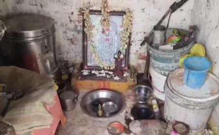 ఆత్మకూరు: అనంతసాగరం చెరువు కట్ట వద్ద వెంకటేశ్వర స్వామి ఆలయంలో చోరీ, నగదు, వెండి వస్తువులు, మైక్ సామగ్రి ఎత్తుకెళ్లిన దుండగులు