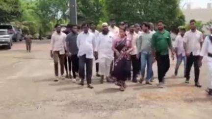 కార్పొరేషన్ ప్రాంగణాన్ని సుందరంగా తీర్చిదిద్దాలి: రికార్డు రూము నిర్మాణ పనుల తనిఖీలో మేయర్ స్రవంతి