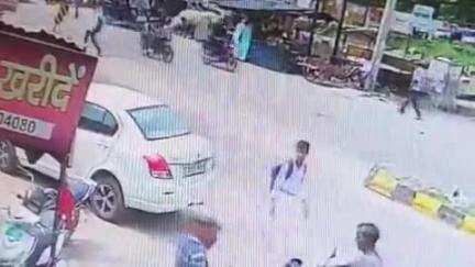 पंचकूला: रायपुर रानी बस स्टैंड के सामने 2 मोटरसाइकिलों की हुई जोरदार टक्कर, घटना CCTV में कैद