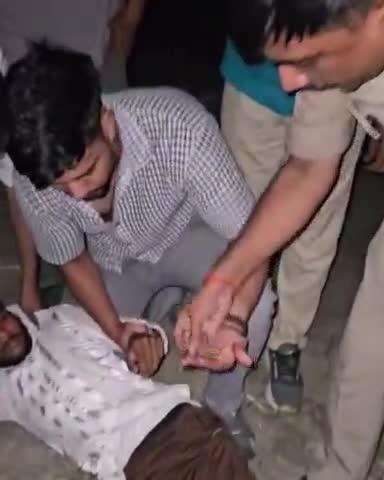 कौंच: हिंगुटा नहर पट्टी के पास ज्वेलरी शॉप में डकैती करने वाले 2 बदमाशों की पुलिस से मुठभेड़, 1 के पैर में लगी गोली