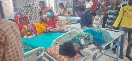 মেদিনীপুর: শালবনির ভাতমোড় এলাকায়  বাস দুর্ঘটনায় আহতদের মেদিনীপুর হাসপাতালে দেখতে হাজির হলেন প্রতিমন্ত্রী শ্রীকান্ত মাহাতো