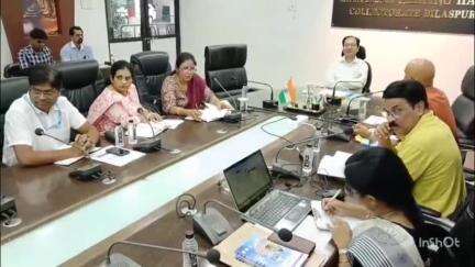बिलासपुर: बिलासपुर कलेक्टर संजय अग्रवाल ने स्वास्थ्य विभाग के कामकाज की समीक्षा की, अधिकारियों को दिए आवश्यक दिशा-निर्देश