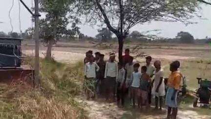 महाराजगंज: बाजितपुर में हाई वोल्टेज आने से उपभोक्ताओं के घरों में लगे लाखों रुपये के विद्युत उपकरण हुए ध्वस्त