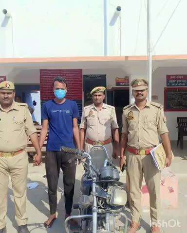 बलरामपुर: नगर कोतवाली की पुलिस ने चोरी की गई मोटरसाइकिल के साथ चोर को गिरफ्तार कर न्यायालय भेजा
