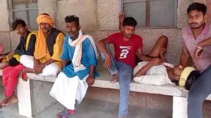 कर्वी: चित्रकूट, म०प्र० के हनुमान धारा निवासी महिला की प्रसव के दौरान हुई मौत, पुलिस ने शव का करवाया पीएम