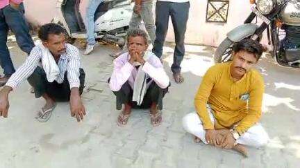 लखीमपुर: बीरमपुर गांव के बाहर पेड़ से लटकता मिला युवक का शव, परिवार में मचा कोहराम