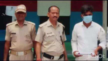 लक्सर: भिक्कमपुर में फायरिंग के 1 आरोपी को गिरफ्तार किया गया, हिरासत में 1 विधि विवादित किशोर, 2 तमंचे और 2 जिंदा कारतूस बरामद