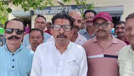 पिथौरागढ़: सौर घाटी सस्ता गल्ला विक्रेता कल्याण समिति ने अपनी विभिन्न मांगों को लेकर जिला पूर्ति अधिकारी कार्यालय में किया प्रदर्शन